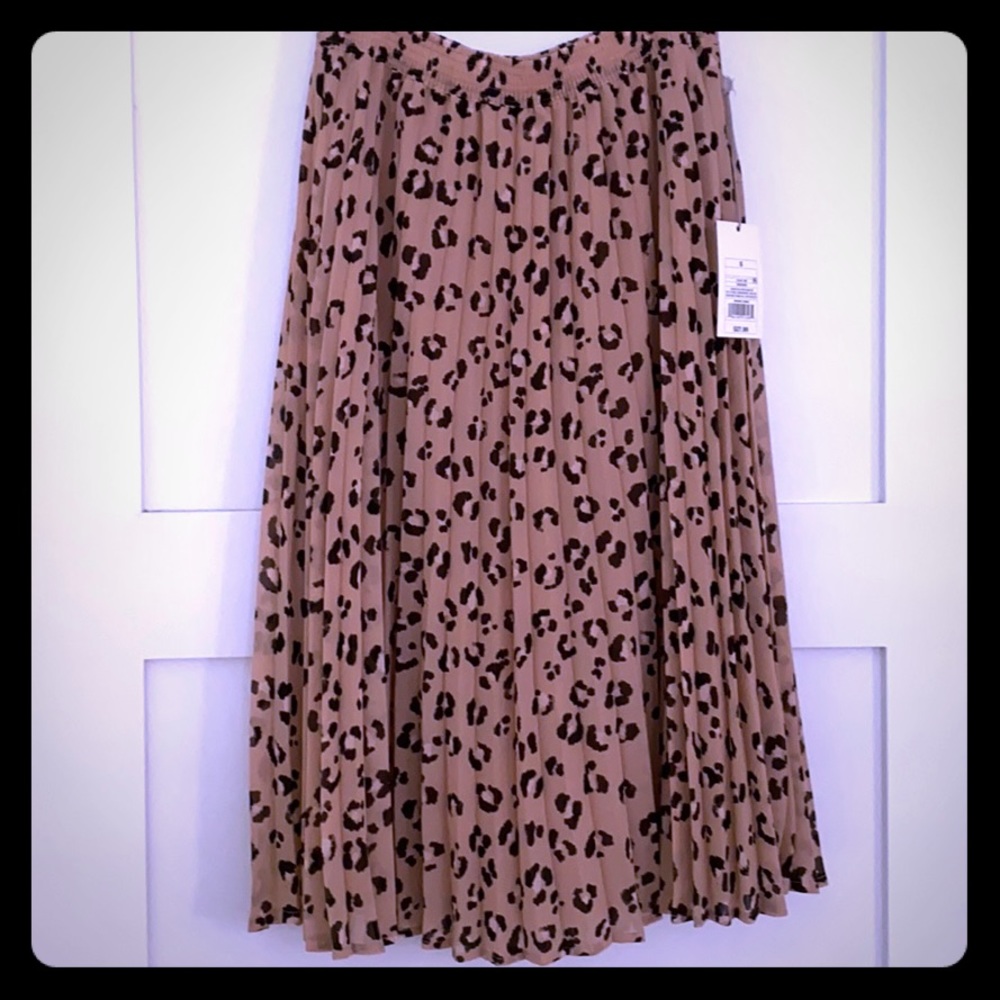 Pleated peach leopard print skirt